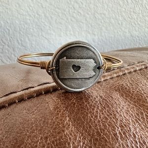 Wire bracelet with Pennsylvania state charm